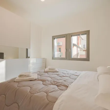 - Elegante Con Parcheggio Privato Pt Apartamento