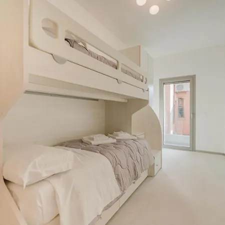- Elegante Con Parcheggio Privato Pt *