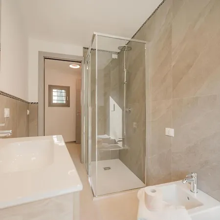 Apartamento - Elegante Con Parcheggio Privato Pt