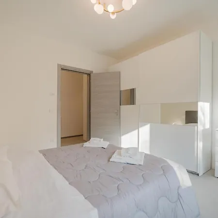 Apartamento - Elegante Con Parcheggio Privato Pt