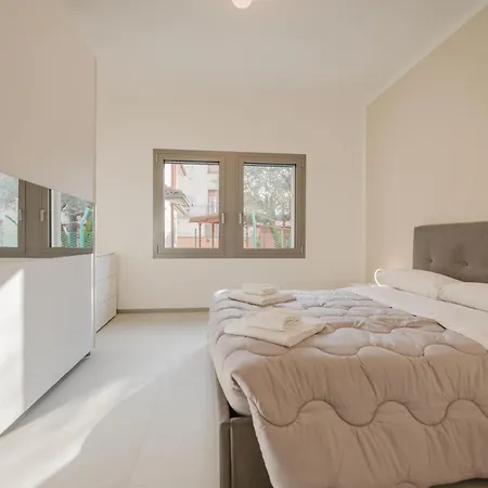 - Elegante Con Parcheggio Privato Pt Apartamento