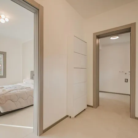 - Elegante Con Parcheggio Privato Pt Apartamento